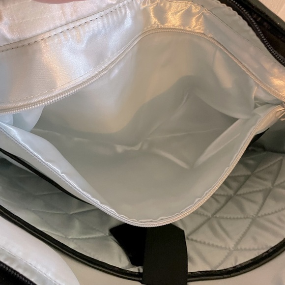 New black insulated tote - Picture 3 of 9